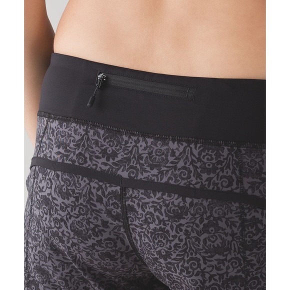 Lululemon Speed Short 2.5 Flossy Dark Carbon Black Paisley Shorts Women's Size 6 - Picture 10 of 15